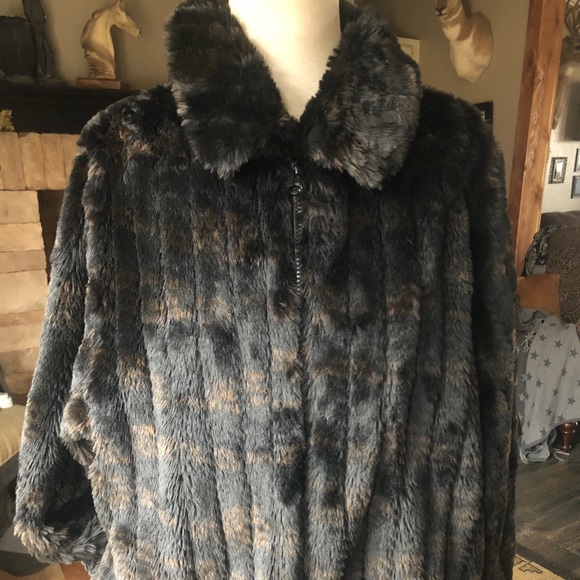Faux Fur Coat - Picture 5 of 10
